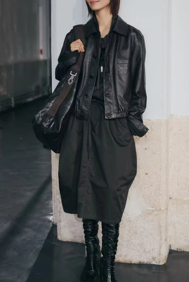 Veste en peau d'agneau véritable — col carré, finition cirée