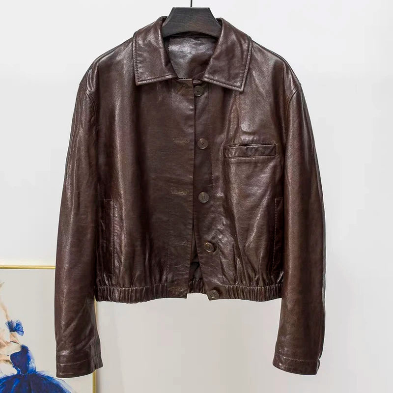 Veste en peau d'agneau véritable — col carré, finition cirée