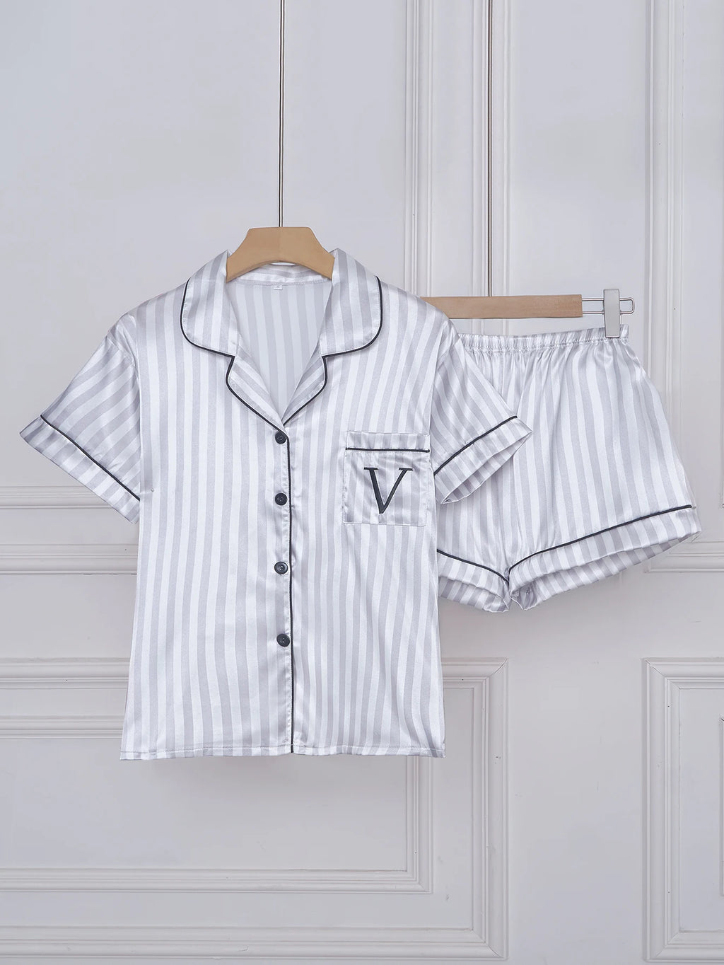 Pyjama satin rayé poche brodée — ensemble short